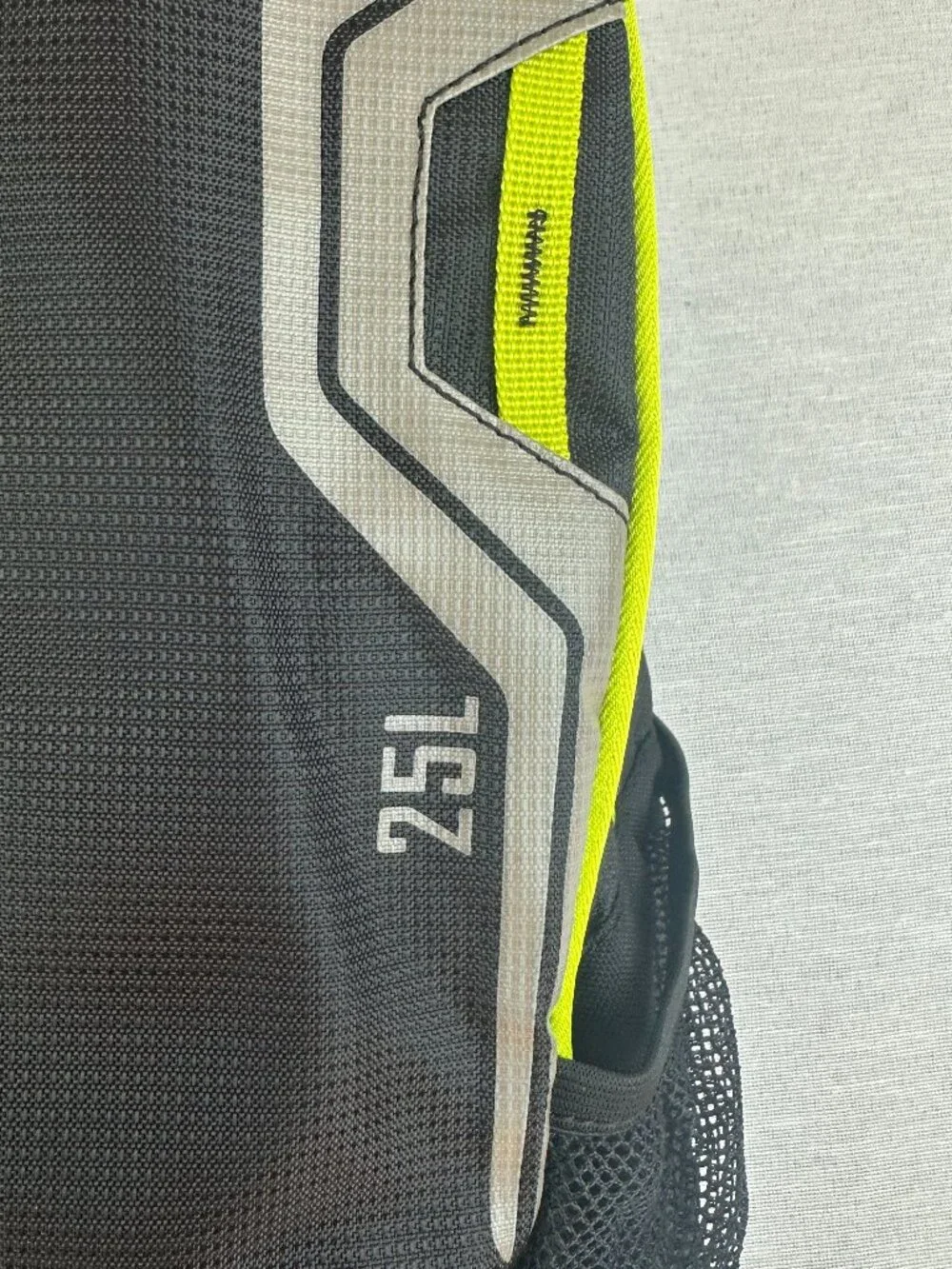 ULINE EDGE BLACK NEON GREEN 25L DAYPACK/BACKPAK ZIP POCKETS TEAR RESISTANT NEW